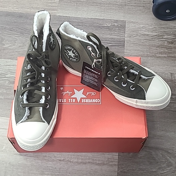 Converse All Star Hi tops fur lined. Unisex- M: 6.5 W: 8.5. New in box - Picture 2 of 7